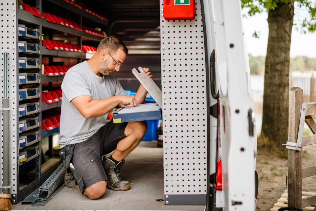 field technieker van jet aan het werk